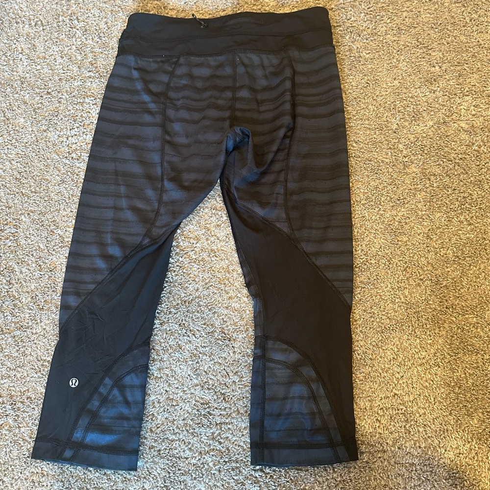 Lululemon legging, black and pink.